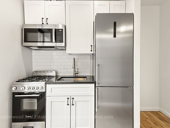 3rd image of 402 E 78th St APT 33
