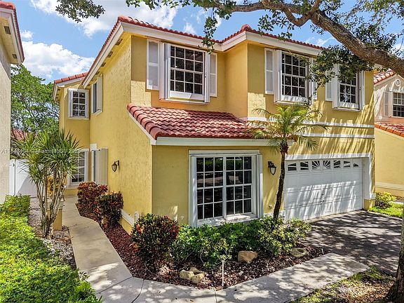 2nd image of 913 Garnet Cir