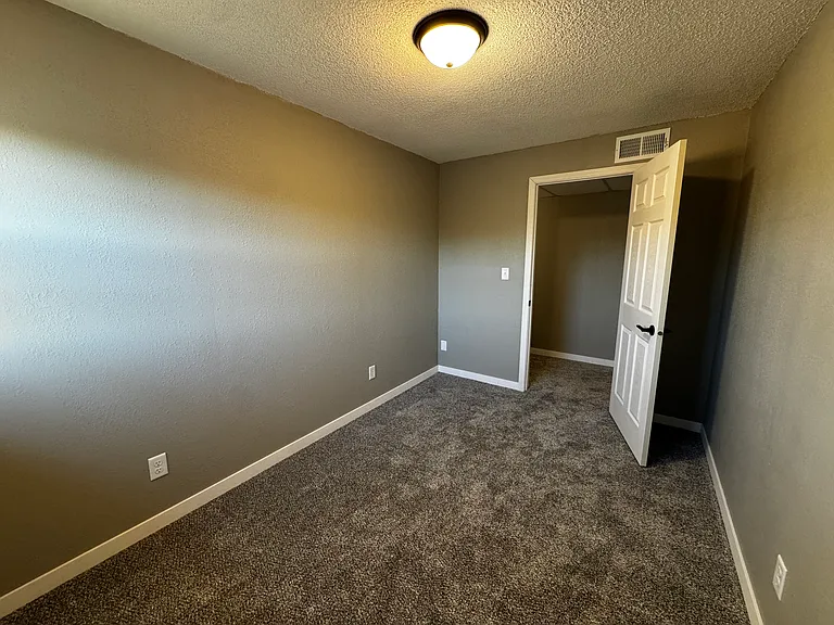 402 Butler Ave #C — Photo 16