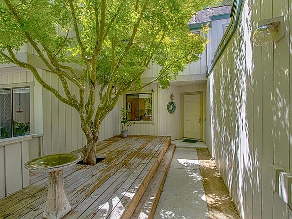 4th image of 2702 Amberwood Ln #1