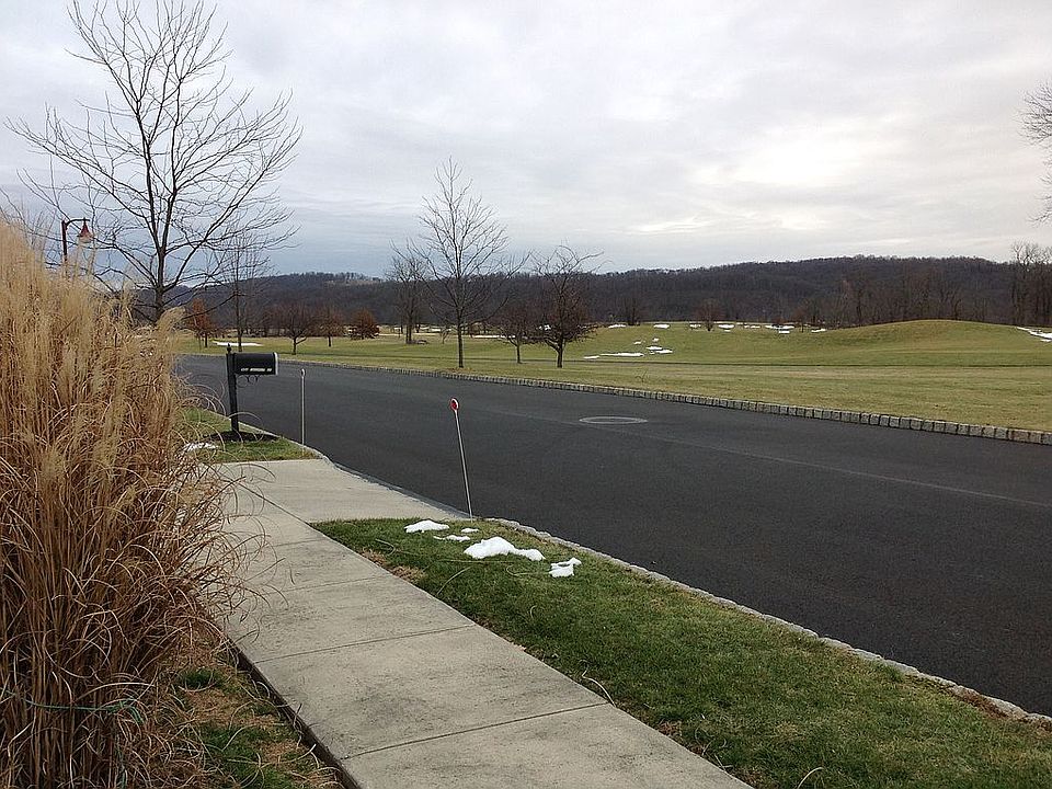 2nd image of 900 Fairway Dr