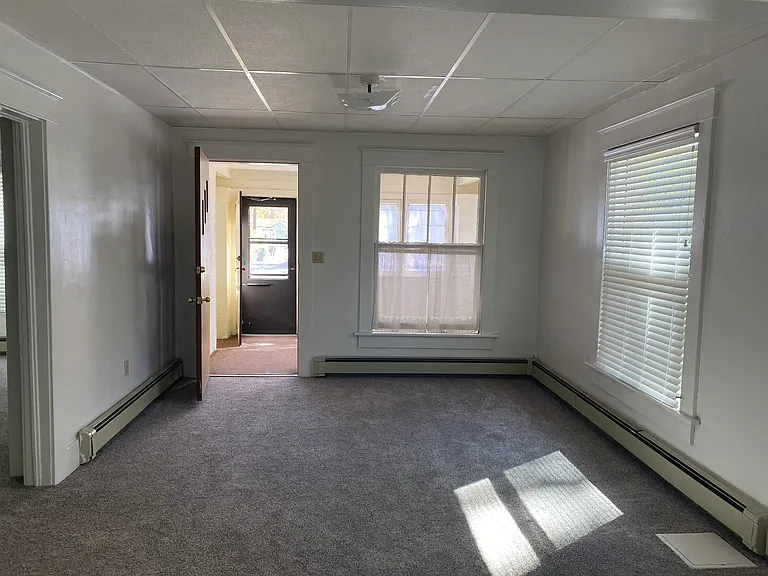 215 Ross Ave — Photo 9
