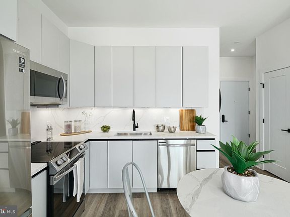 5th image of 1421 E Columbia Ave #23-301