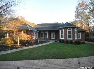 147 Malloy Dr, East Quogue, NY 11942