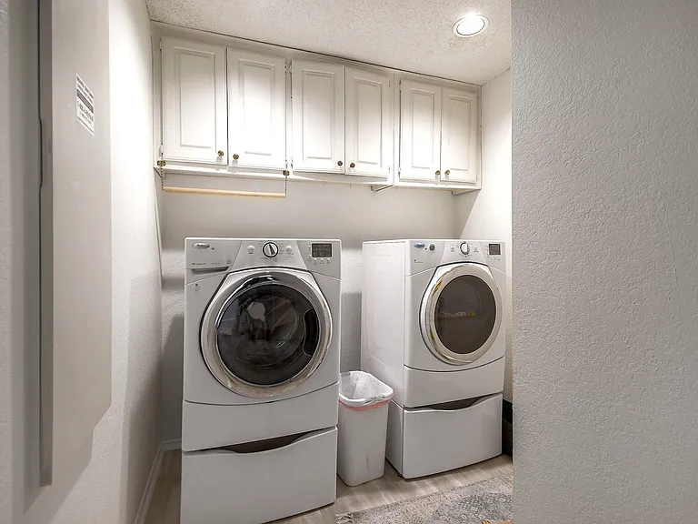 1329 Spyglass Dr — Photo 33