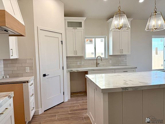 4th image of 11459 E 42nd St