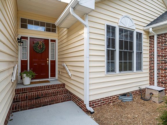 3rd image of 103 Conway Ct
