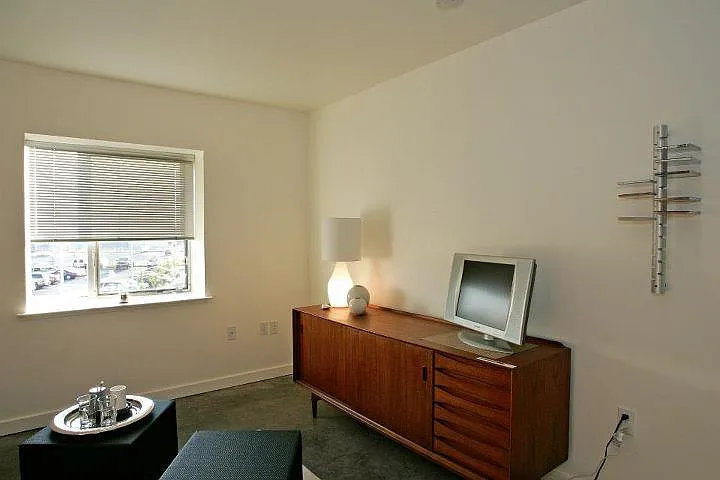 1420 65th St — Photo 7