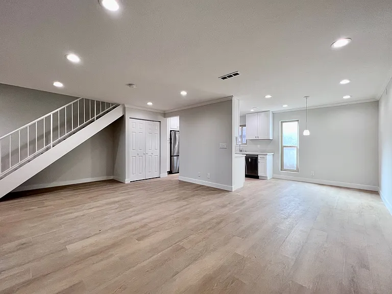 209 Red Oak Dr W #F — Photo 5