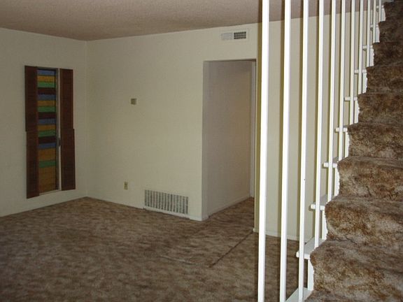 5th image of 931 E Mariposa St