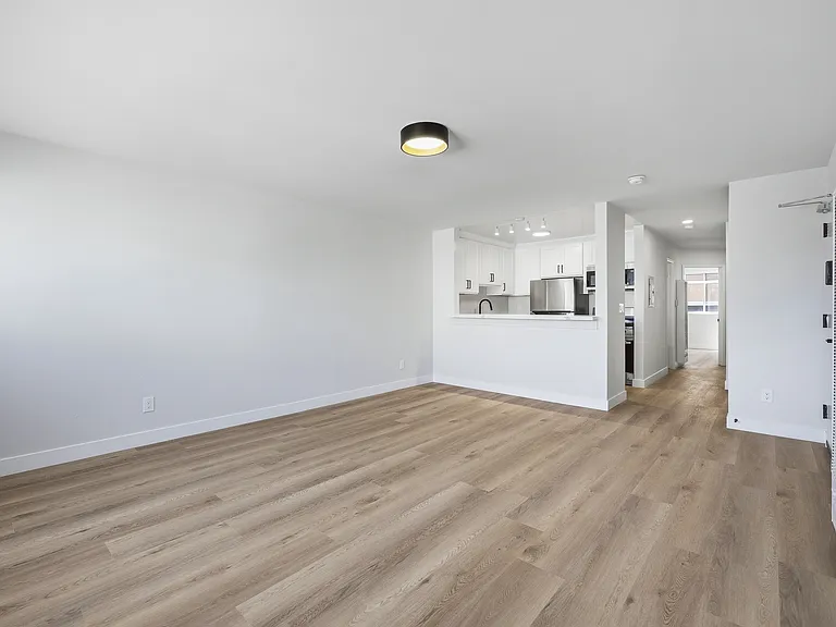 1433 S Hoover St #5 — Photo 1