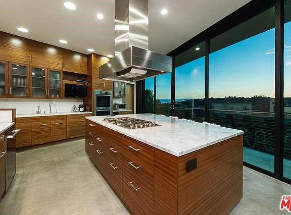 2nd image of 2649 La Cuesta Dr