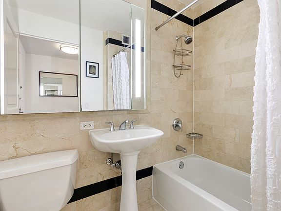 4th image of 20 West St APT 33G