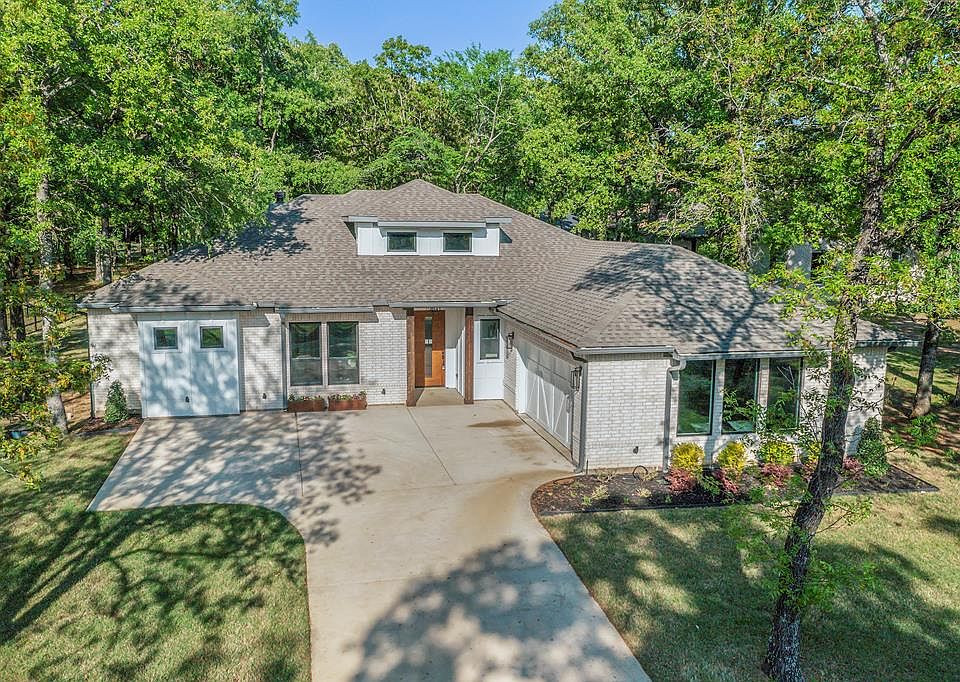 1st image of 128 Saint Andrews Dr