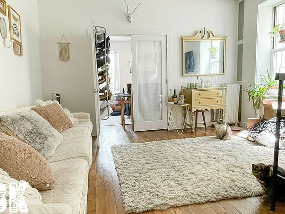 5th image of 305 Woodbine St APT 1