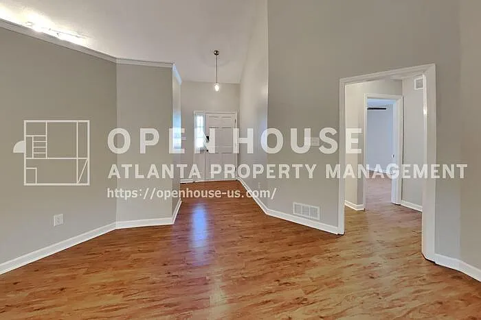 3 bed, 2.0 bath, 1717 sqft, $2,075 — Photo 4
