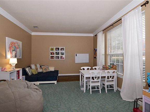 4th image of 8009 Elliot Dr