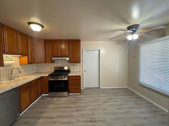 3rd image of 1281 Edgewood Way