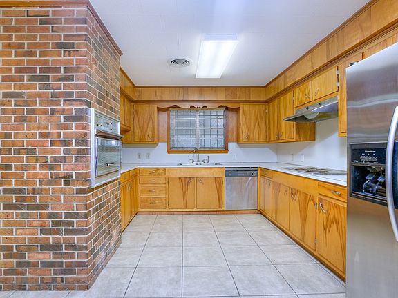 5th image of 24435 Ferdinand St
