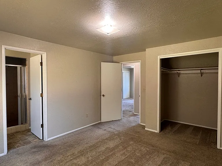 5303 N Sky Vista Ave — Photo 22