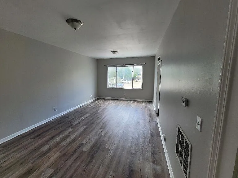312 Perrin St — Photo 1
