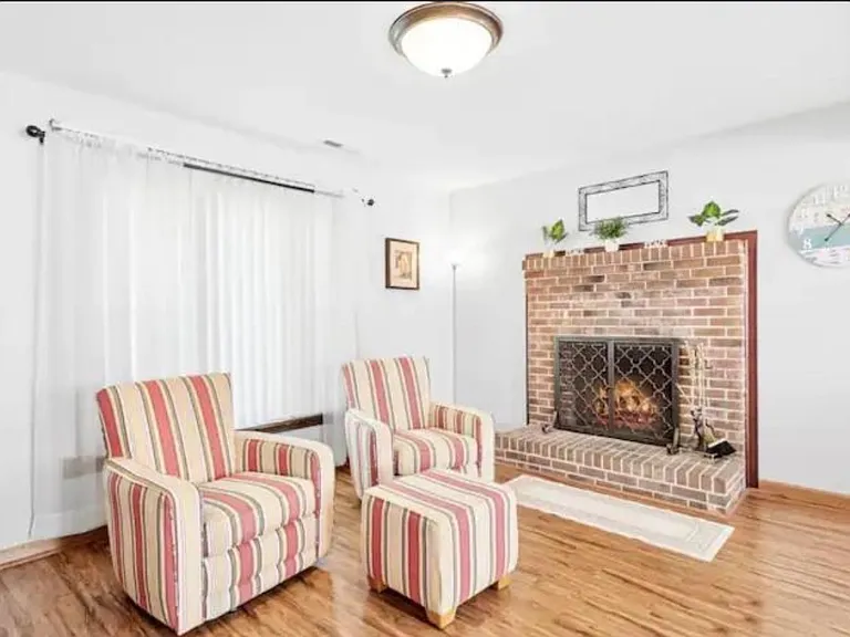3100 Sturbridge Ct — Photo 2