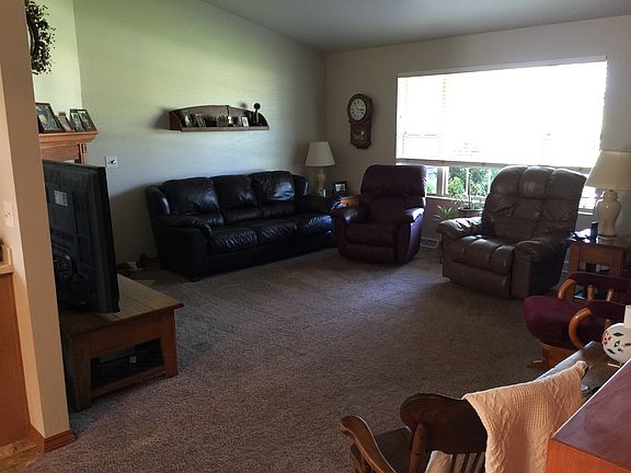 2nd image of 423 Glenview Way