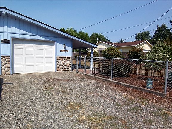 4th image of 3811 100th St E