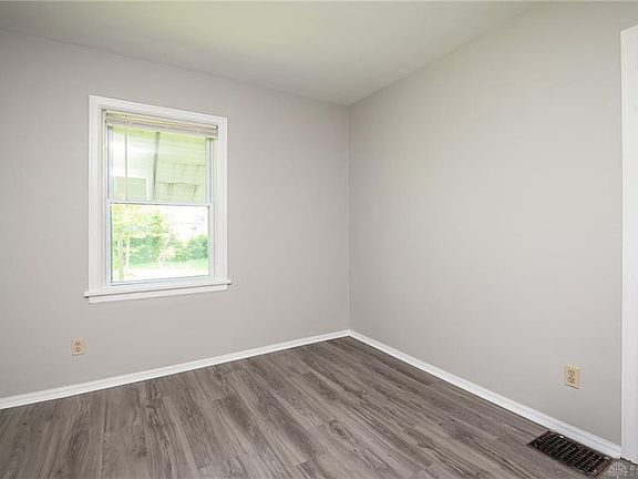 5th image of 806 Winston Dr