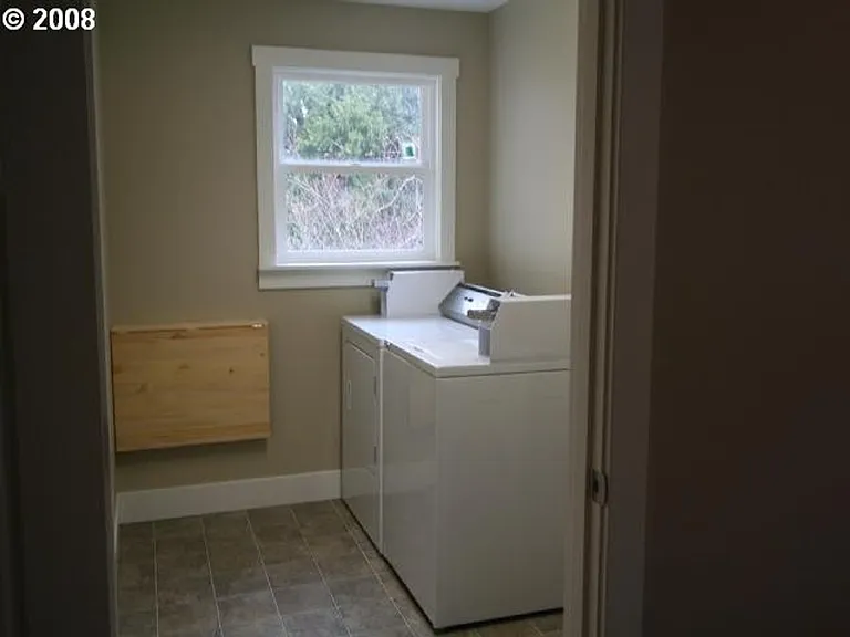 Lovely Main Level 1 Bedroom! Bike storage and 1 assigned parking space included! — Photo 18