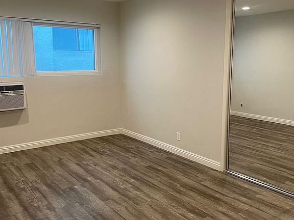 4th image of 1424 Greenfield Ave #3