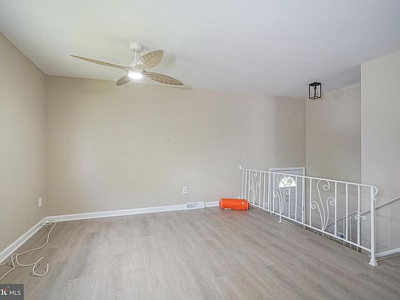 5th image of 220 College Dr