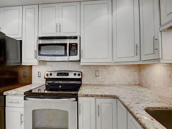 4th image of 1516 S Lakeside Dr APT 212