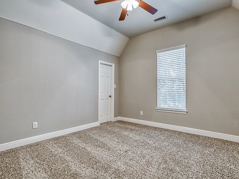 6533 Riveredge Dr — Photo 43