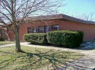 515 N Main St, Saint Elmo, IL 62458