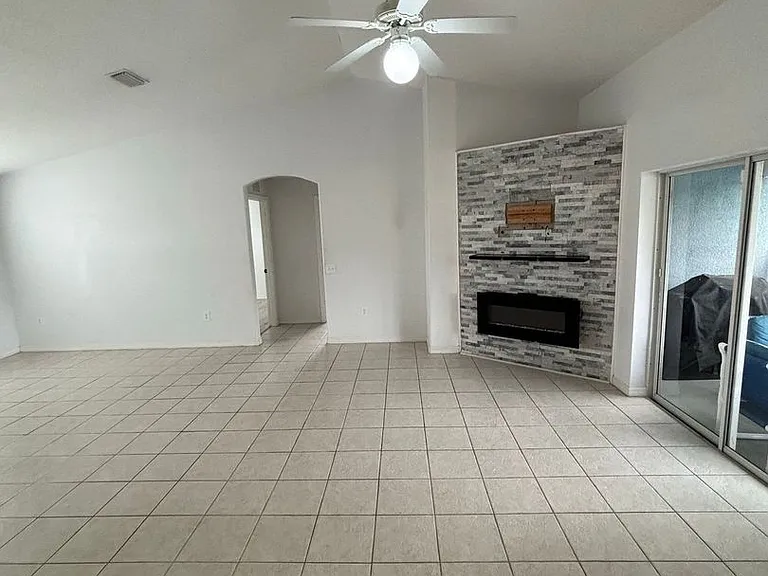 205 Golf Aire Blvd — Photo 4