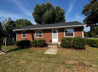 810 Bowling St, Graham, NC 27253