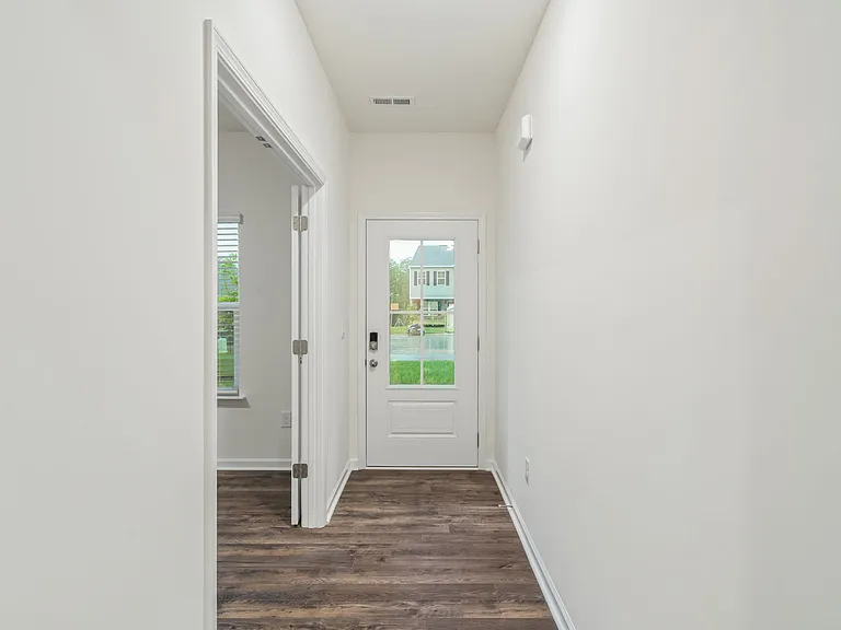 944 Utopia Ln — Photo 3