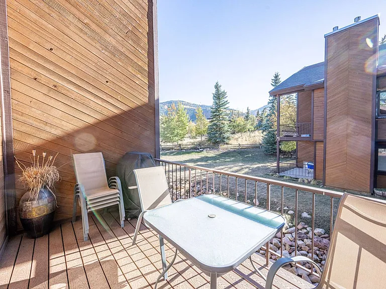 Private Patio with gorgeous views!