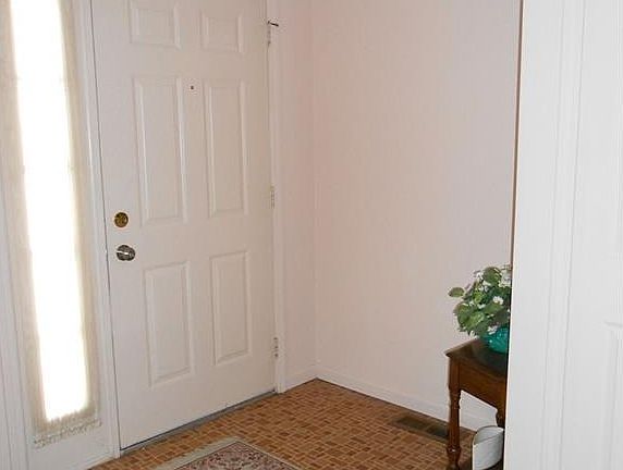 2nd image of 10507 Leawood Oval
