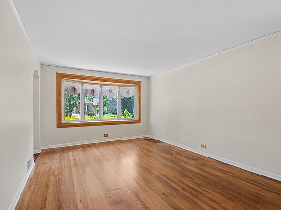 3rd image of 6132 N Overhill Ave
