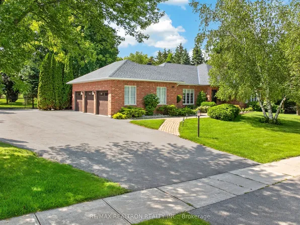 7 Maplehyrn Ave, East Gwillimbury, ON L0G 1V0