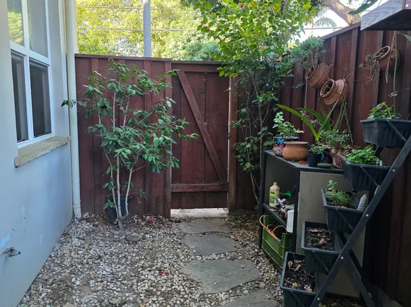 414 De La Vina St APT B, Santa Barbara, CA 93101