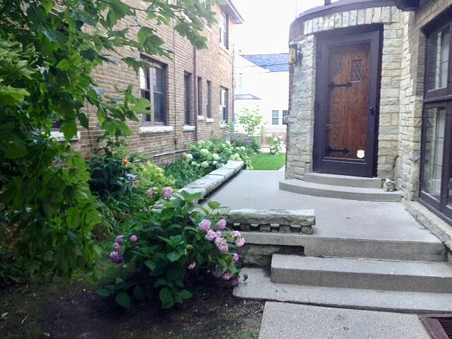 5 bed, 3000 sqft, $2,900 — Photo 2