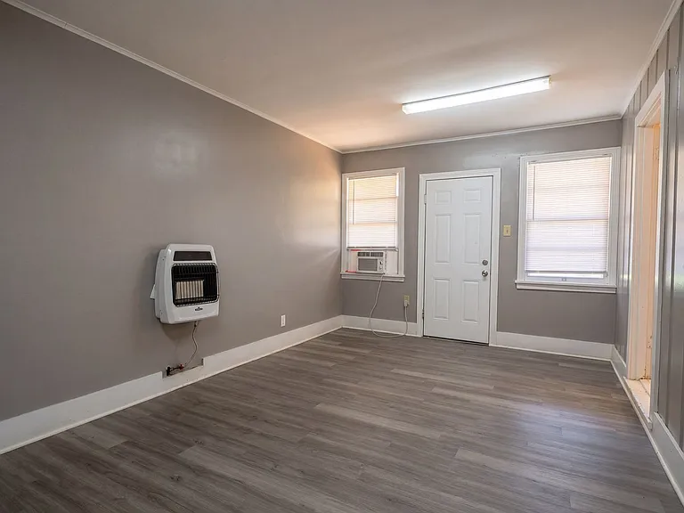 1148 Dudley Ln — Photo 11