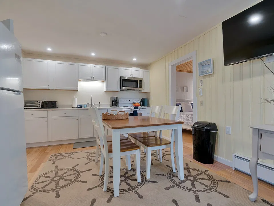 58 Garrison Ave #2