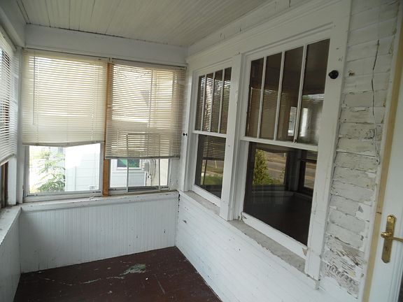 4th image of 305 W High St