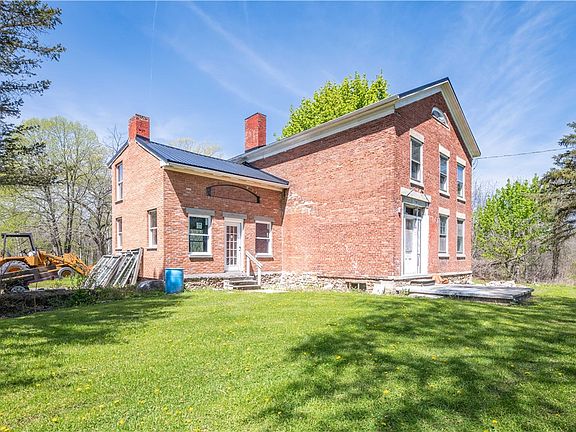 3rd image of 1694 Payne Rd