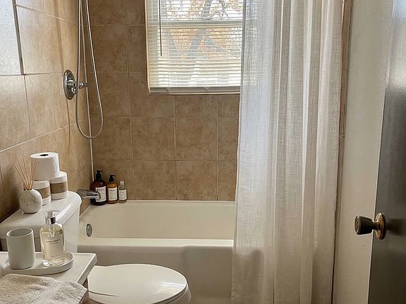 3rd image of 1154 Langley Rd APT 1