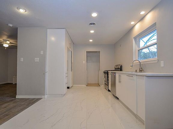 2nd image of 603 Fairview Dr